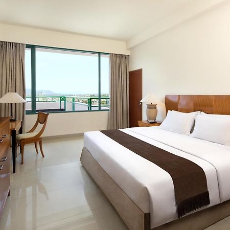 Aryaduta Manado Exterior foto