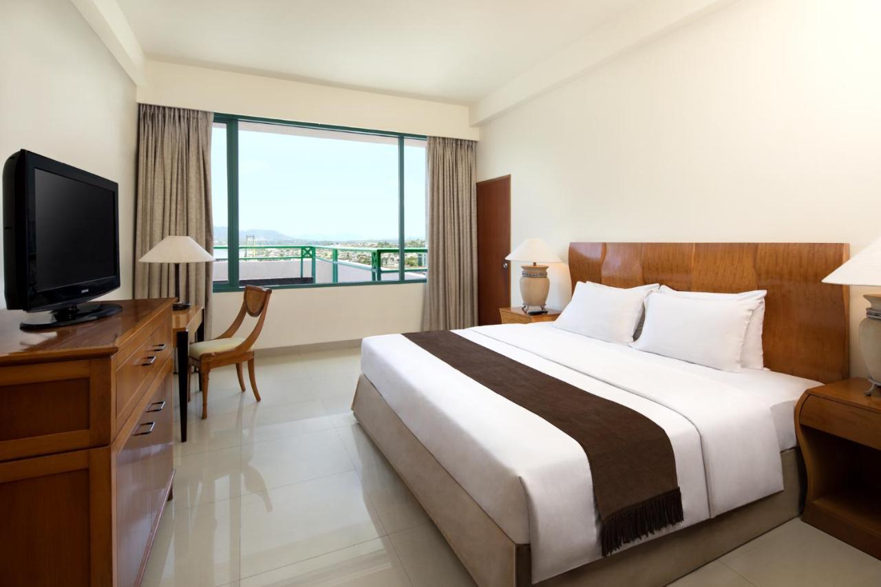 Aryaduta Manado Exterior foto