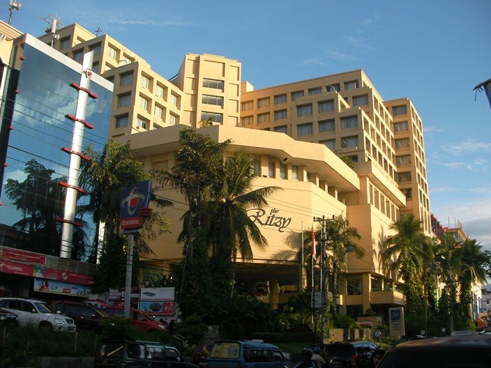 Aryaduta Manado Exterior foto
